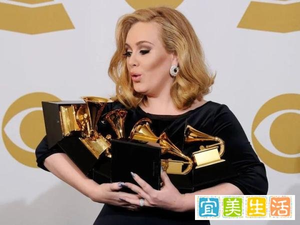 再见了，斯嘉丽！杜兰特找到新欢！憋这么多年，原来是为了等她