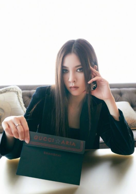 明星爸爸年轻有多帅，鞠婧祎的不算啥，看宋妍霏的后：能表白吗，你怎么看？