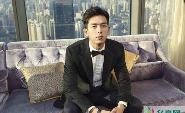 李现情史丰富吗 李现谈过几个女朋友