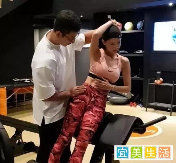 私教“袭胸”女会员，“人妻偷吃健身教练”，健身房的丑闻被曝光