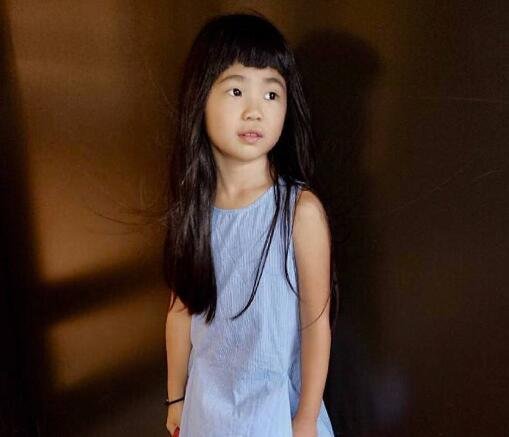 曹格10岁女儿庆生,父女两之间的状态如何?