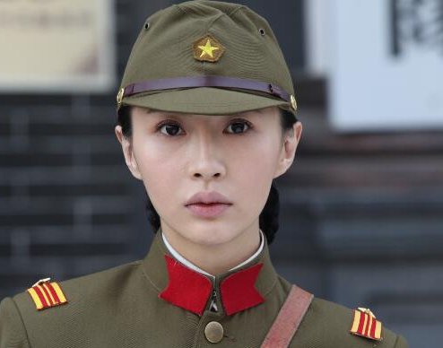 演员李羲儿在滇出车祸,眉骨骨折缝54针,现场情况如何?
