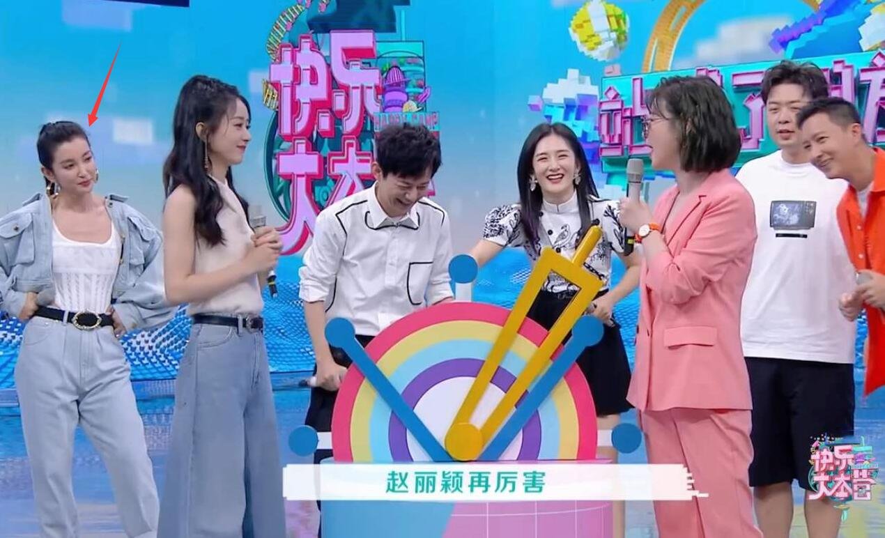 杜华上《快乐大本营》做了什么事情，引起争议？