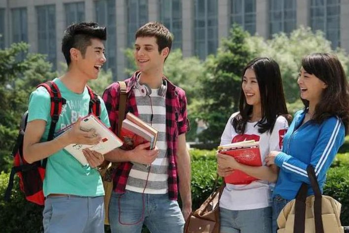 什么是大学一年级学生？
