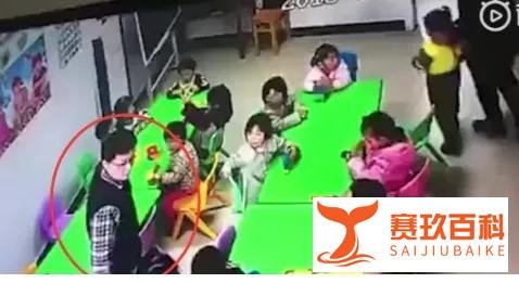 男子嫌一碗馄饨58元太贵倒光辣椒油学生被同学家长冲进教室扇巴掌是一样事