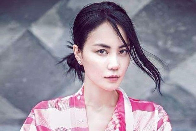 王菲母女被骂滚出娱乐圈，谁会这么恨王菲？
