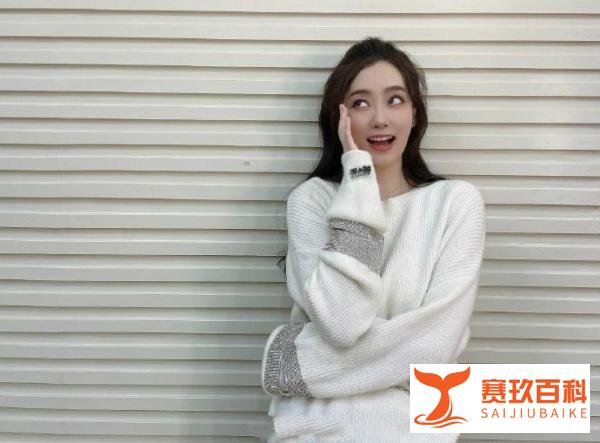 张小斐的毛衣又火了,配上紧身裤长腿抢镜,身材比例也太好了吧?