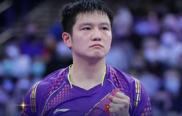 樊振东夺冠，领奖时搞出名场面，现场究竟有多欢乐？