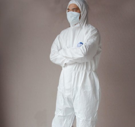 男子着防护服音乐节蹦迪走红网络,如此大幅度动作是否会热晕?