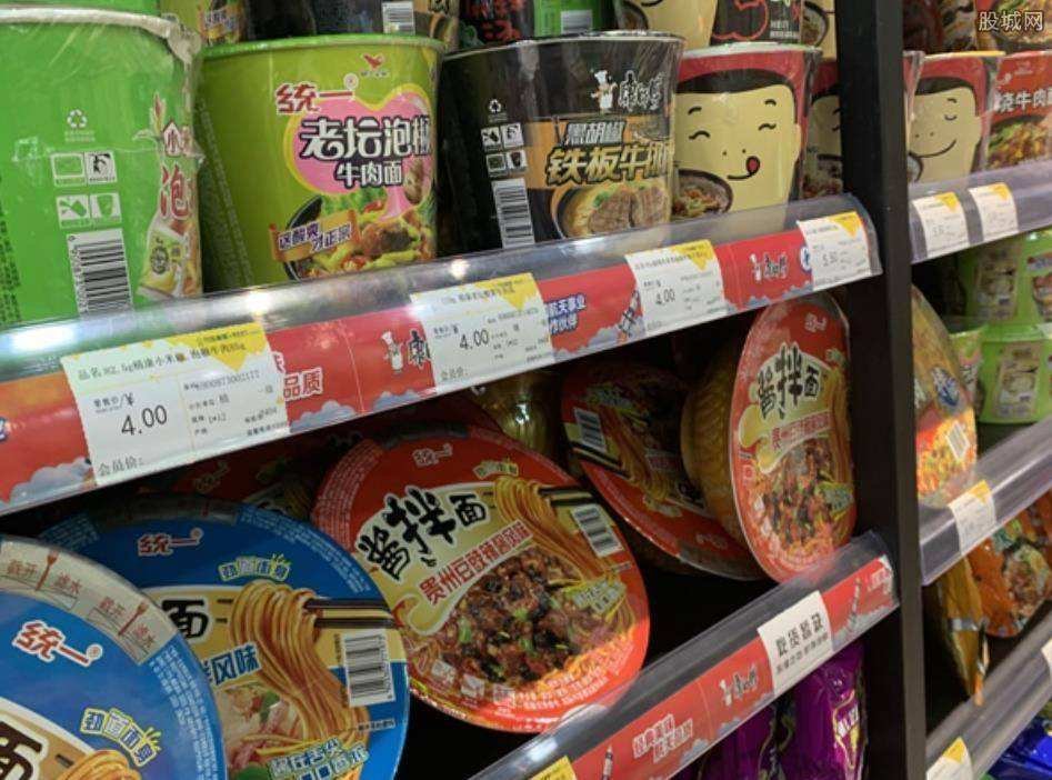 上海泡面货架现“最后的倔强”，货架都空了为何唯独老坛酸菜面没人要？