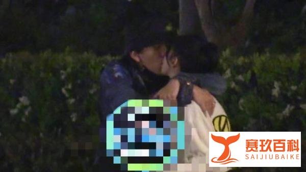 恋情再添实锤?网友偶遇王大陆蔡卓宜同游雍和宫