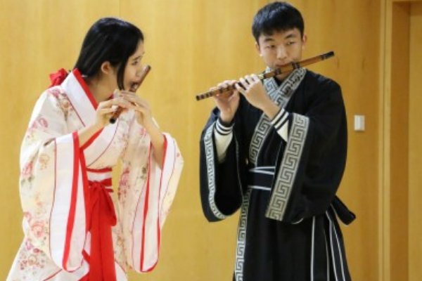 “吹笙鼓簧”出自于哪里？