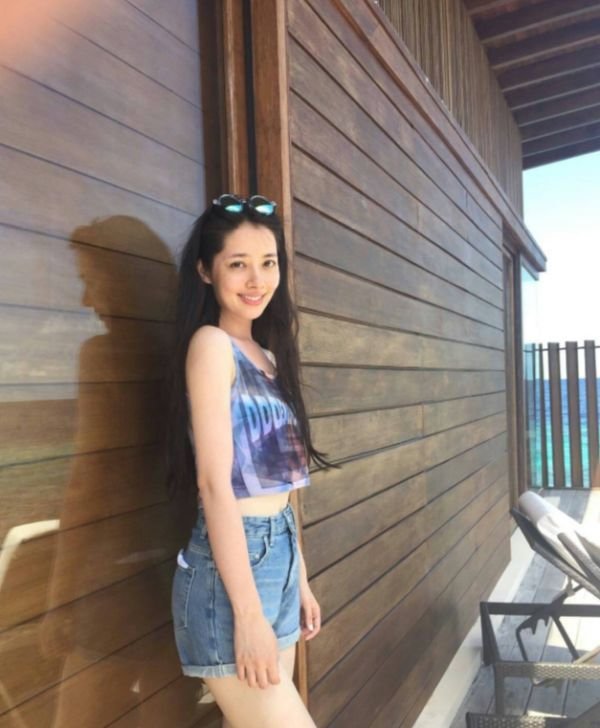 明星爸爸年轻有多帅，鞠婧祎的不算啥，看宋妍霏的后：能表白吗，你怎么看？