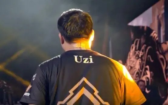 Uzi复出首战失利，惨遭IG暴打，是实力问题还是另有原因？