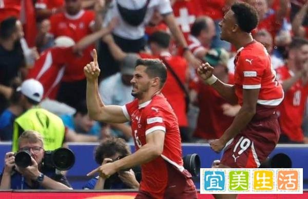 0：2！再见意大利男足！不敌瑞士男足无缘欧洲杯8强，卫冕冠军被打爆了