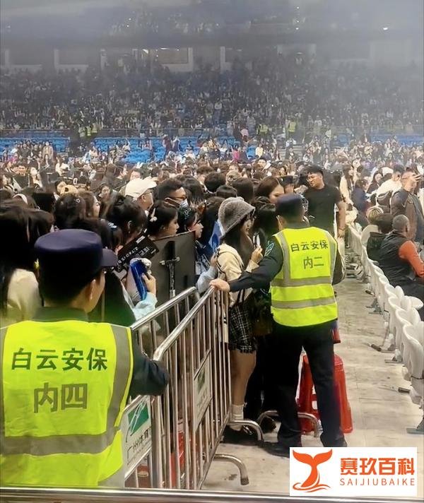 黄子韬内场票价大跌引发观众混乱和抱怨，原价2368元降至262元！！
