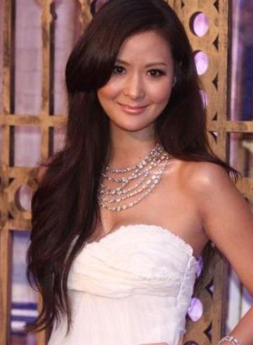 她13岁一见钟情闺蜜哥哥,21岁成功嫁他为妻,今现状如何?