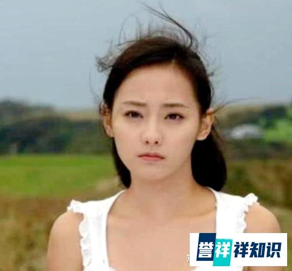 34岁张嘉倪饰演29岁周冬雨丫鬟，少女感十足，网友：后者更像丫头