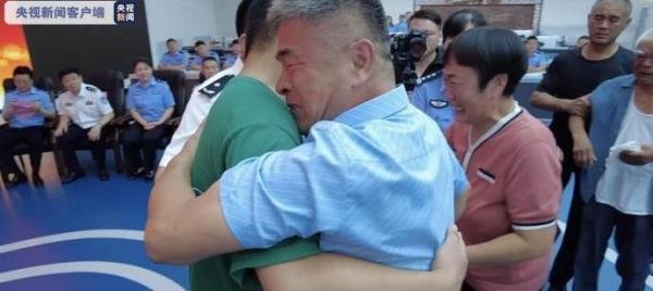 24年寻子路郭刚堂曾和儿子“擦肩而过”，其子现在是教师