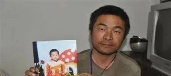 24年寻子路郭刚堂曾和儿子“擦肩而过”，其子现在是教师