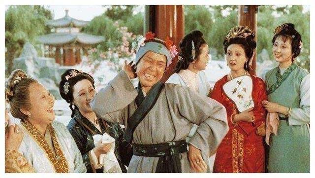 《刘姥姥进大观园》概括是什么?