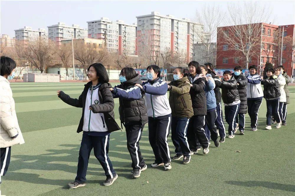 电子科大军训现真人贪吃蛇,这是个什么样的场景?