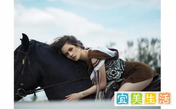 因片酬低拒绝和吴京合作，出道5年已无戏可拍，网友：一副好牌打稀烂