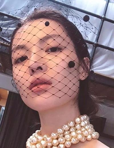 号称“高级脸”的钟楚曦今昔对比照判若两人，变脸过程堪称“最自然”