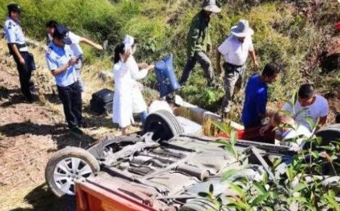 演员李羲儿在滇出车祸,眉骨骨折缝54针,现场情况如何?