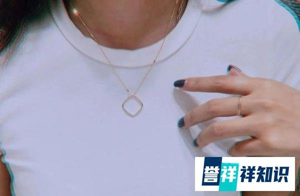 宝物志：全网卖断货！平平无奇的方戒为何成年度爆款？