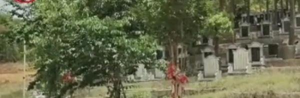 于月仙赤峰墓地曝光，是本地的回民墓园，墓碑紧凑，里面杂草丛生？