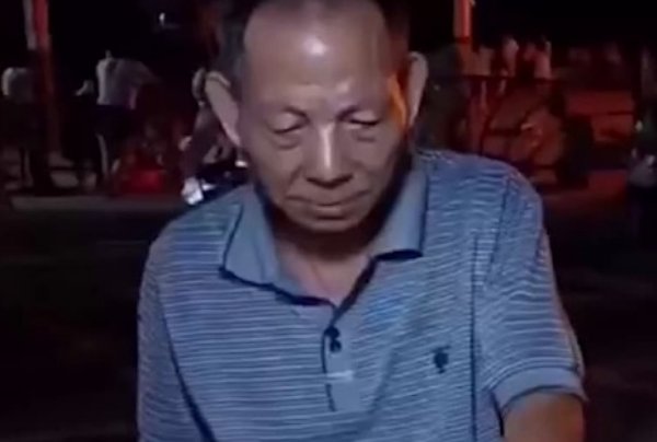 山西的烤面筋爷爷称像袁隆平很骄傲,他们两人之间有多像?