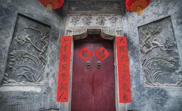 对联是从左往右念还是从右往左念的呢？