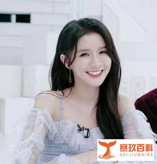 恋情再添实锤?网友偶遇王大陆蔡卓宜同游雍和宫