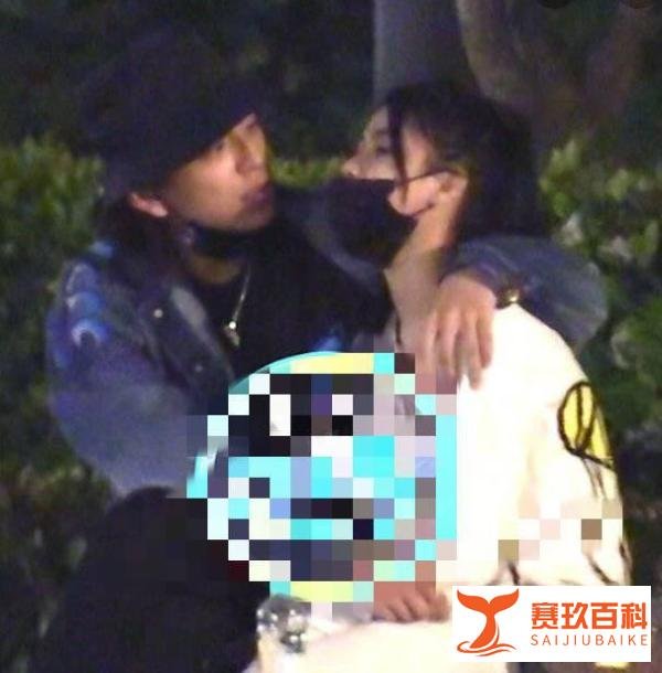 恋情再添实锤?网友偶遇王大陆蔡卓宜同游雍和宫