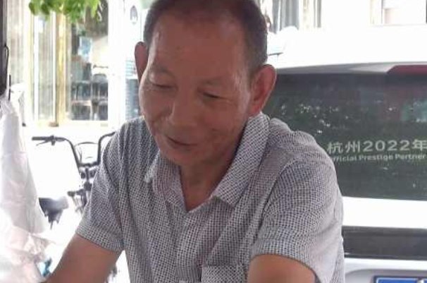 山西的烤面筋爷爷称像袁隆平很骄傲,他们两人之间有多像?