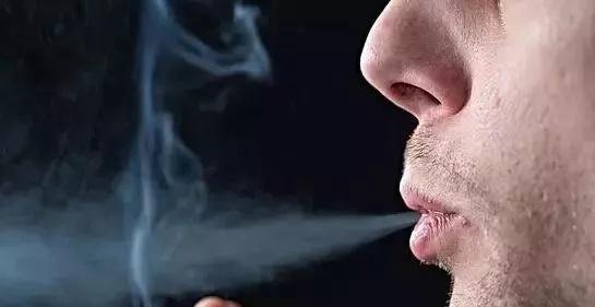 老公为孩子戒10年烟瘾，要求妻子降级化妆品，你怎么看？