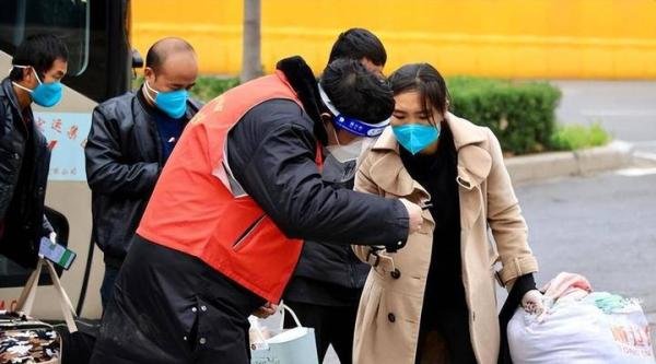 河南多地要求基层进厂支援富士康 这是咋情况?