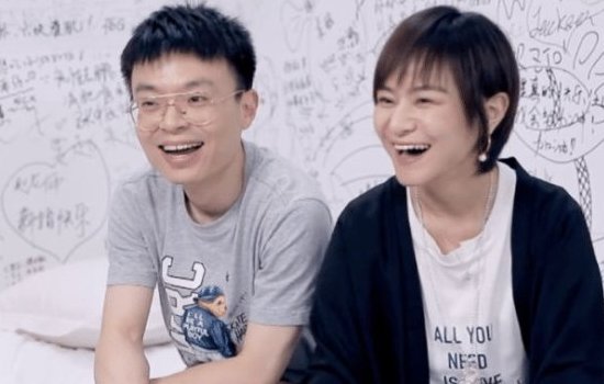 《脱口秀大会5》思文程璐同台PK,离婚CP嗨翻全场,谁的实力更胜一筹?