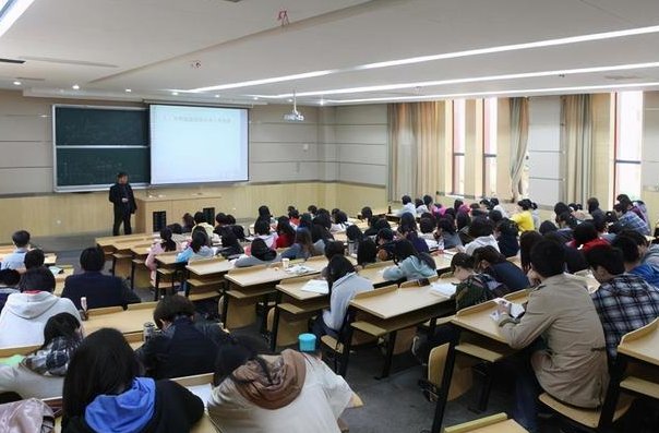 什么的花蕊散发出什么的香气三年级