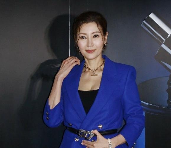 李嘉欣自曝胖了14斤,长胖了的她颜值还在线吗?