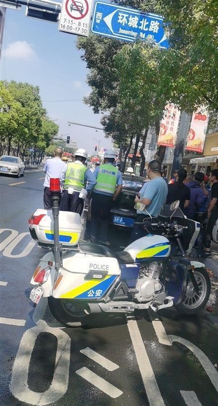 轿车涂日本731部队字样 交警回应