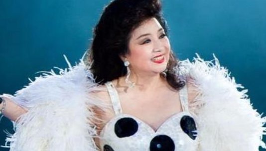 我想偷偷望一望他 假装欣赏欣赏一副画 的歌名是?