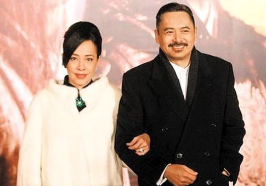 娱乐圈中的好几位男神都娶了一个相貌平平的妻子，你们知道吗？