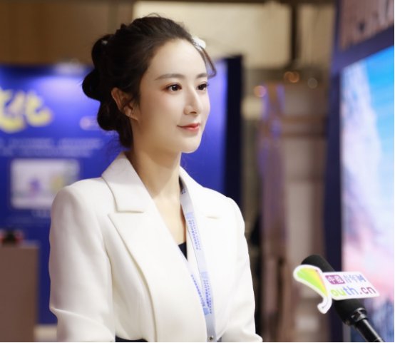 有一种“整容”叫薇娅卸妆，摘掉假睫毛后，这是同一个人吗？