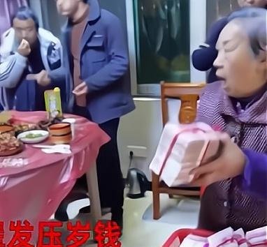 霸气外婆用筐装80万给大家发红包,网友:很想当她的孙子