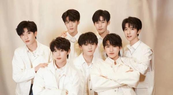 TFBOYS三年未合体,一手捧红他们的黄锐负债累累,自曝欠债近亿每月要还20万