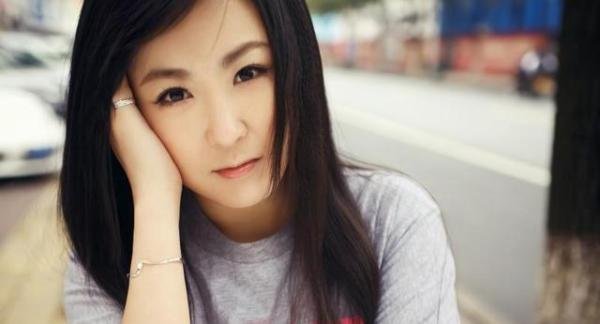 初代网红系列之二十八:MC龙眼儿