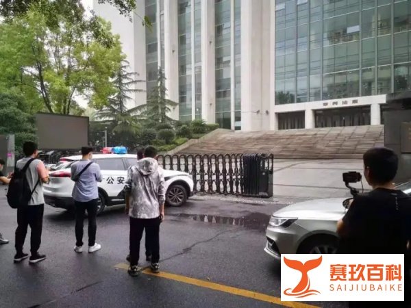 杭州杀妻案庭审直击：自称爱妻子、临时起意杀人的许国利，多次翻供还要求精神鉴定