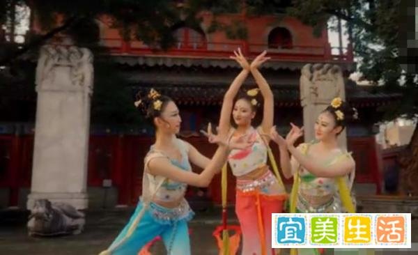 北舞学生在长城跳舞为祖国庆祝生日
